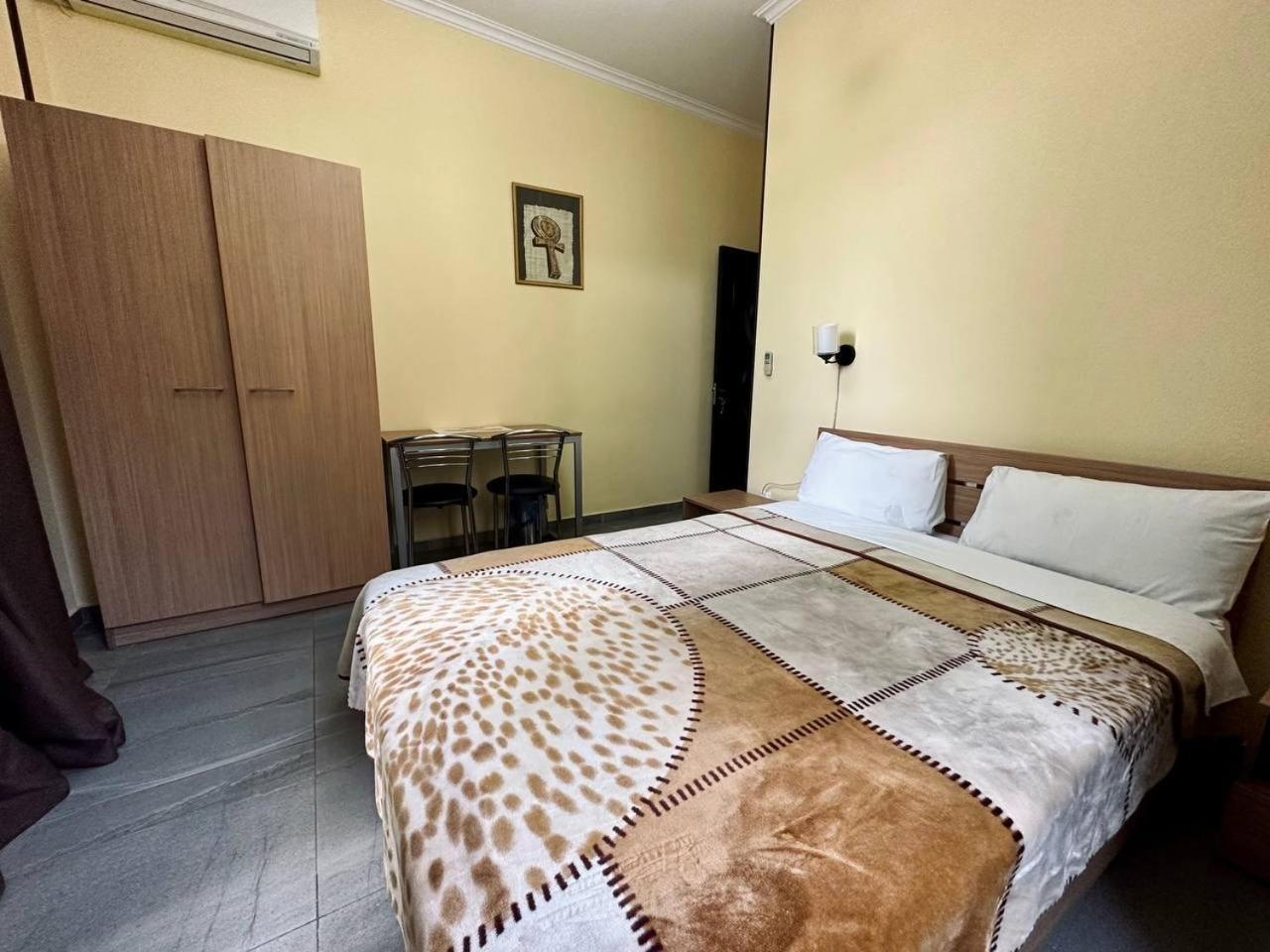 Gs Hotel Tiflis Habitación foto